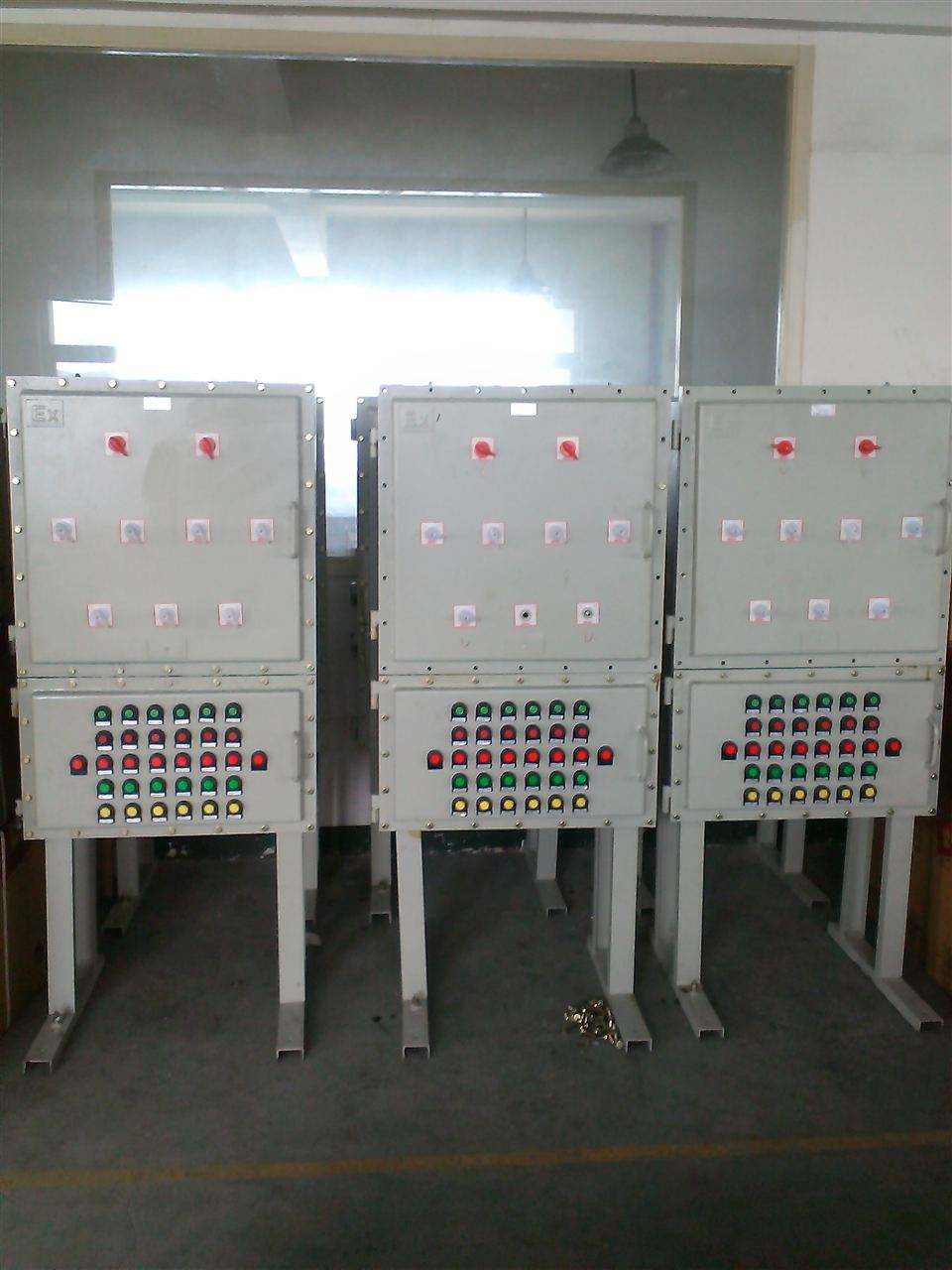 圖片關(guān)鍵詞 防爆箱